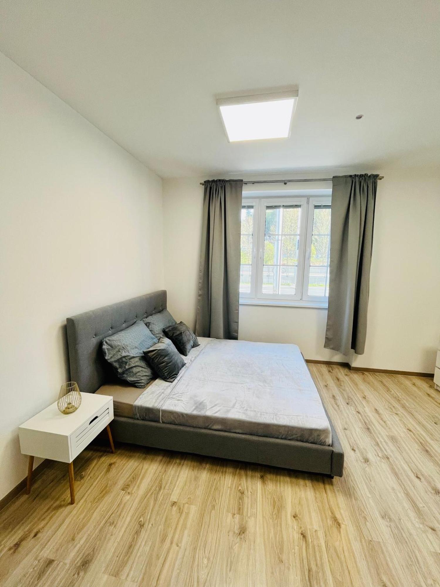 Apartment Riviera Centrum, Private Parking And Smart Check In Banska Bystrica Bagian luar foto